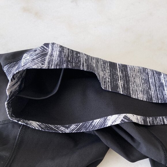 Like new! Lululemon Hot to Street Crop black & white leggings / tights / capris - Picture 9 of 10